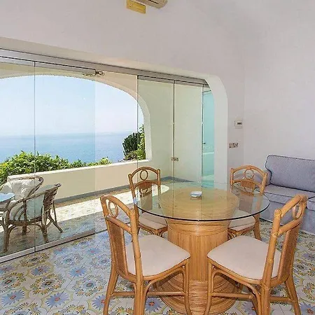 La Spiaggia Bianca Apartment *